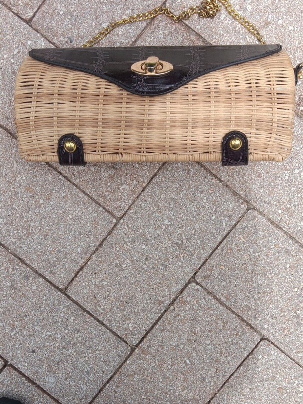 Source Unknown Woven Straw Bag with Dark Brown Trim And Gold Chain.Vintage - Picture 6 of 7